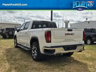 GMC Sierra 1500 2025 4x4 SLT 4p. Cabina de Tripulación Alta 5.8 ft. CB