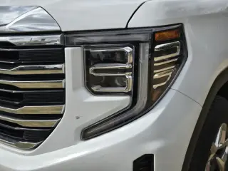 GMC Sierra 1500 2025 4x4 SLT 4p. Cabina de Tripulación Alta 5.8 ft. CB