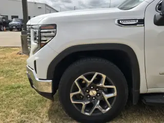 GMC Sierra 1500 2025 4x4 SLT 4p. Cabina de Tripulación Alta 5.8 ft. CB