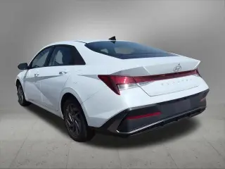 Hyundai ELANTRA 2024 SEL 4p Sedan