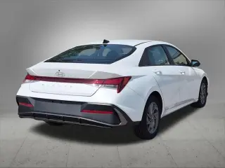 Hyundai ELANTRA 2024 SEL 4p Sedan