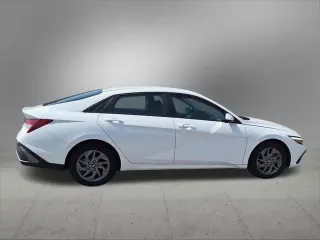 Hyundai ELANTRA 2024 SEL 4p Sedan