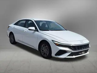 Hyundai ELANTRA 2024 SEL 4p Sedan