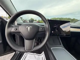 Tesla Model Y 2023 AWD Long Range 4p Crossover