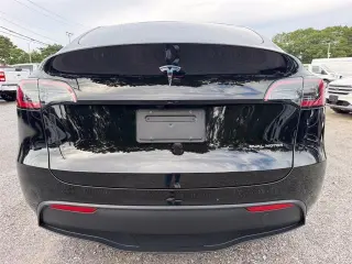 Tesla Model Y 2023 AWD Long Range 4p Crossover