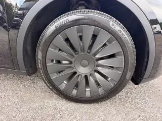 Tesla Model Y 2023 AWD Long Range 4p Crossover
