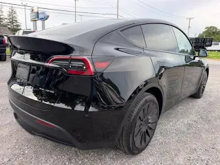 Tesla Model Y 2023 AWD Long Range 4p Crossover