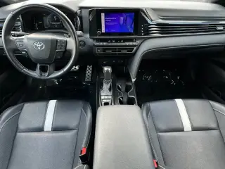 Toyota Camry 2025 SE Sedán 4 puertas