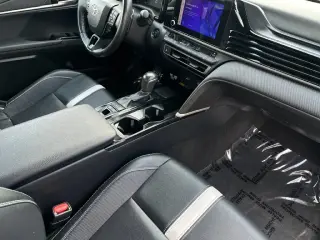 Toyota Camry 2025 SE Sedán 4 puertas