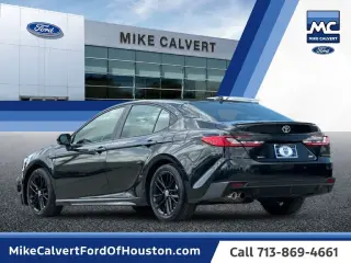 Toyota Camry 2025 SE Sedán 4 puertas