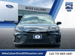Toyota Camry 2025 SE Sedán 4 puertas