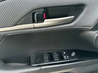 Toyota Camry 2025 SE Sedán 4 puertas