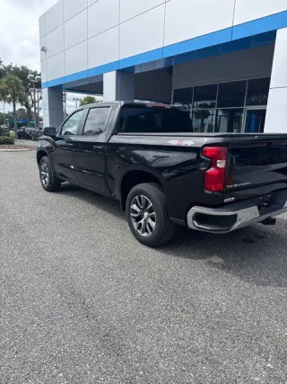 Chevrolet Silverado 1500 2024 4x4 LT 4dr Crew Cab 5.8 ft. SB con 2FL