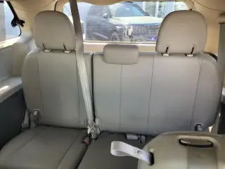 Toyota Sienna 2015 XLE para 7 pasajeros, con asiento de acceso automático, minivan de 4 puertas
