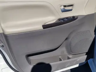 Toyota Sienna 2015 XLE para 7 pasajeros, con asiento de acceso automático, minivan de 4 puertas