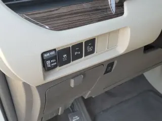 Toyota Sienna 2015 XLE para 7 pasajeros, con asiento de acceso automático, minivan de 4 puertas