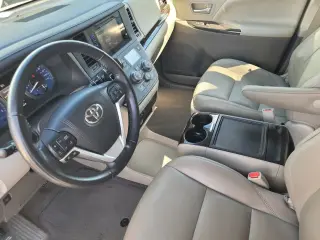 Toyota Sienna 2015 XLE para 7 pasajeros, con asiento de acceso automático, minivan de 4 puertas