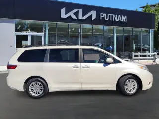 Toyota Sienna 2015 XLE para 7 pasajeros, con asiento de acceso automático, minivan de 4 puertas