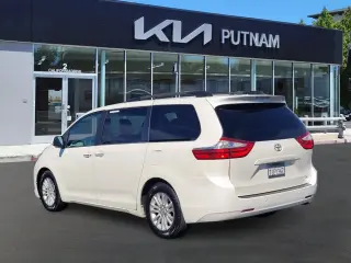 Toyota Sienna 2015 XLE para 7 pasajeros, con asiento de acceso automático, minivan de 4 puertas