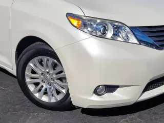 Toyota Sienna 2015 XLE para 7 pasajeros, con asiento de acceso automático, minivan de 4 puertas