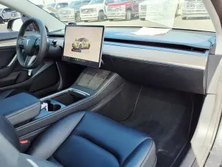 Tesla Model 3 2023 4p Sedan