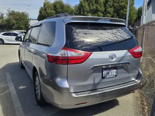 Toyota Sienna 2017 XLE con tracción integral (AWD), 7 pasajeros, 4 puertas, minivan