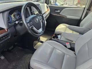 Toyota Sienna 2017 XLE con tracción integral (AWD), 7 pasajeros, 4 puertas, minivan