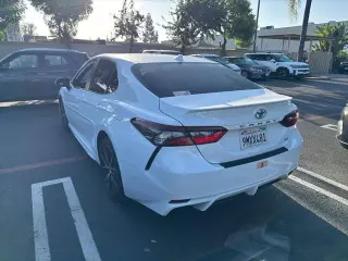Toyota Camry 2023 SE 4p Sedano