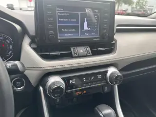 Toyota RAV4 2021 XLE Premium 4dr SUV