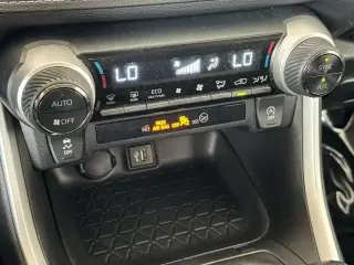 Toyota RAV4 2023 AWD XLE 4dr SUV