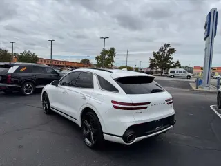 Genesis GV70 2025 AWD 2.5T Estándar 4p SUV