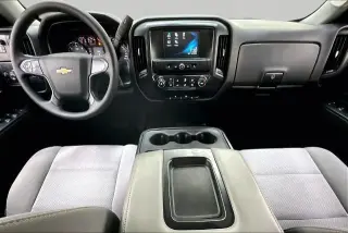 Chevrolet Silverado 1500 LD 2019 4x4 Camioneta de Trabajo 4d Cabina Doble 6.5 ft. SB