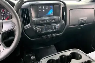 Chevrolet Silverado 1500 LD 2019 4x4 Camioneta de Trabajo 4d Cabina Doble 6.5 ft. SB