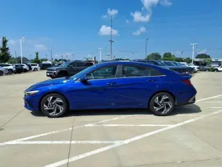 Hyundai ELANTRA 2025 SEL Conveniencia 4p Sedan