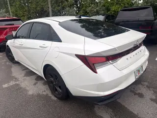 Hyundai ELANTRA 2023 SEL 4p Sedan