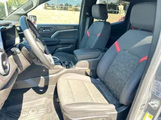Chevrolet Colorado 2023 4x4 Z71 4p Puerta Lateral Cabina de Tripulacion 5 ft. SB