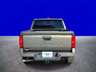 Toyota Tacoma 2025 4x4 SR5 4p Doble Cabina Doble 5.0 ft SB