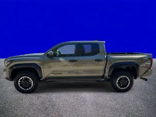 Toyota Tacoma 2025 4x4 SR5 4p Doble Cabina Doble 5.0 ft SB