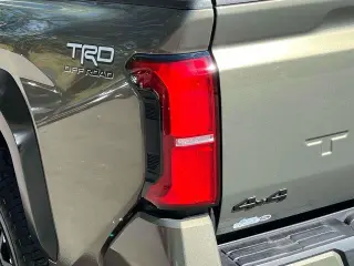 Toyota Tacoma 2025 4x4 SR5 4p Doble Cabina Doble 5.0 ft SB