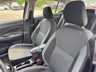 Nissan Versa 2024 SV 4p Sedán