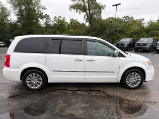 2016 Chrysler Town & Country