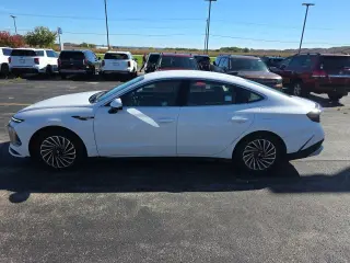 2025 Hyundai Sonata Hybrid