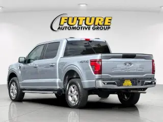 Ford F-150 2025 4x4 XLT 4p SuperCrew 5.5 ft. SB Metálico Icon Silver