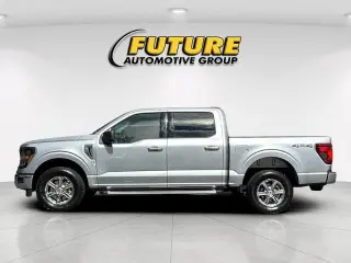 Ford F-150 2025 4x4 XLT 4p SuperCrew 5.5 ft. SB Metálico Icon Silver