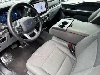 Ford F-150 2025 4x4 XLT 4p SuperCrew 5.5 ft. SB Metálico Icon Silver