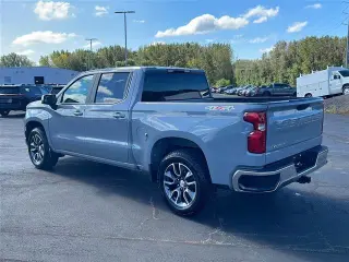 Chevrolet Silverado 1500 2024 4x4 LT 4p. Cabina Extendida con 2 Puertas y 5.8 pies de caja estanca con 2 niveles