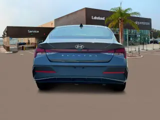 Hyundai ELANTRA 2025 SE 4p Sedana