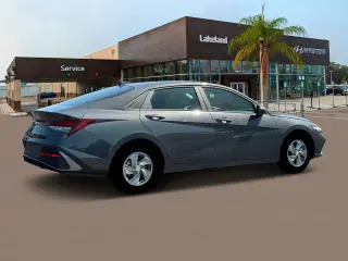 Hyundai ELANTRA 2025 SE 4p Sedana