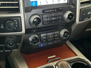 Ford F-150 2018 4x4 King Ranch 4dr SuperCrew 5.5 ft. SB