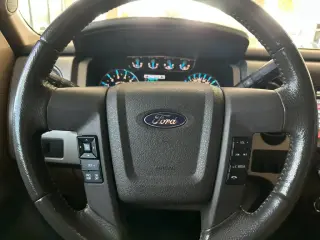 Ford F-150 2013 4x2 King Ranch 4p SuperCrew Estilo lateral 5.5 ft. SB